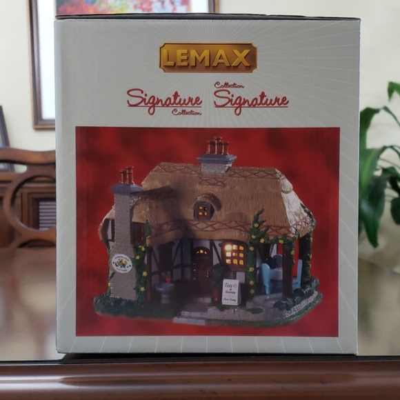 Lemax 'Honeysuckle Cottage' Christmas Village - Picture 2 of 8